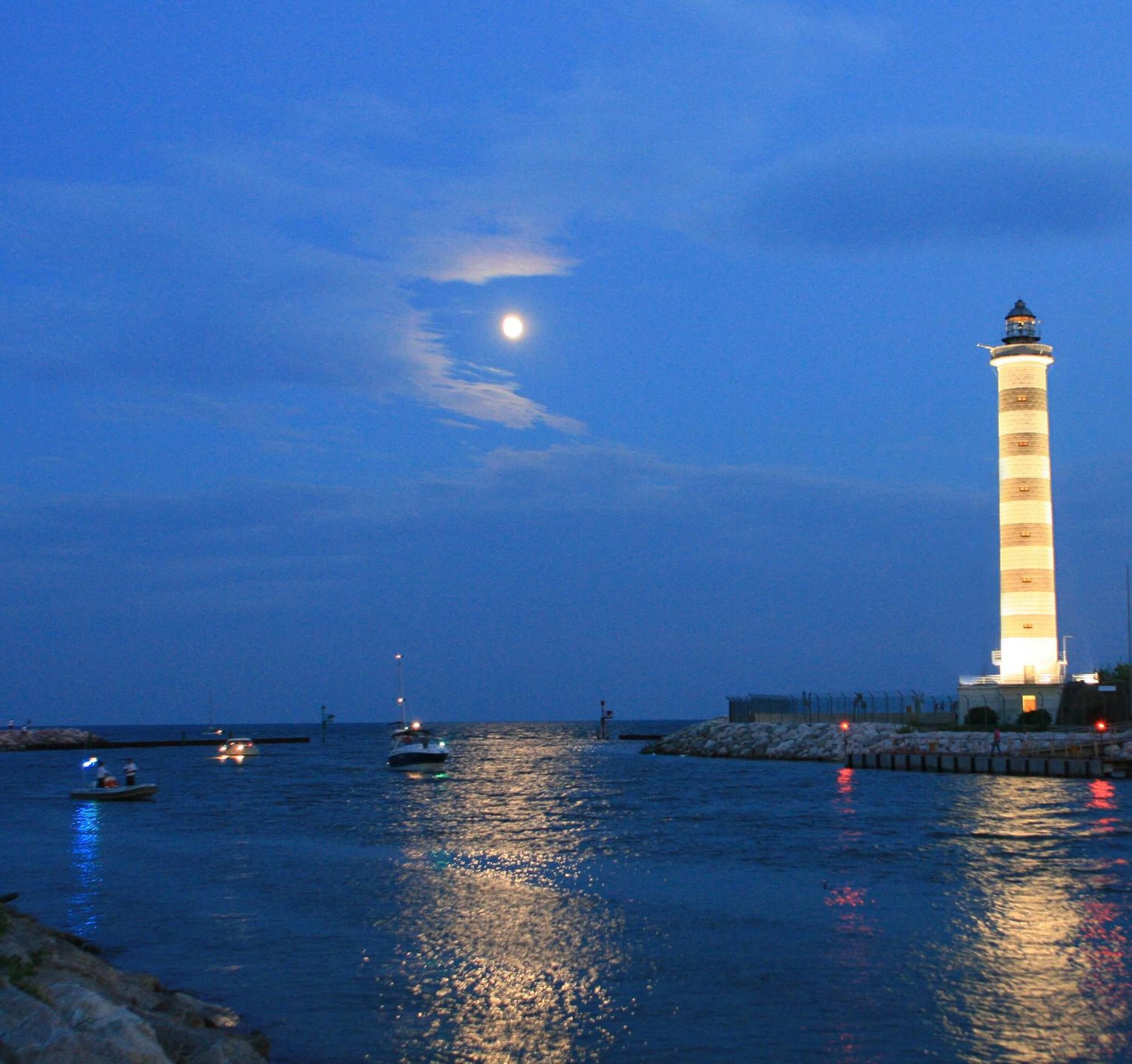 private beach nearby, sun-loungers, beach umbrellas
