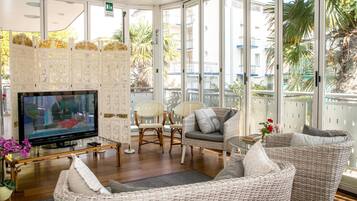 22-Zoll-Fernseher mit Satellitenempfang