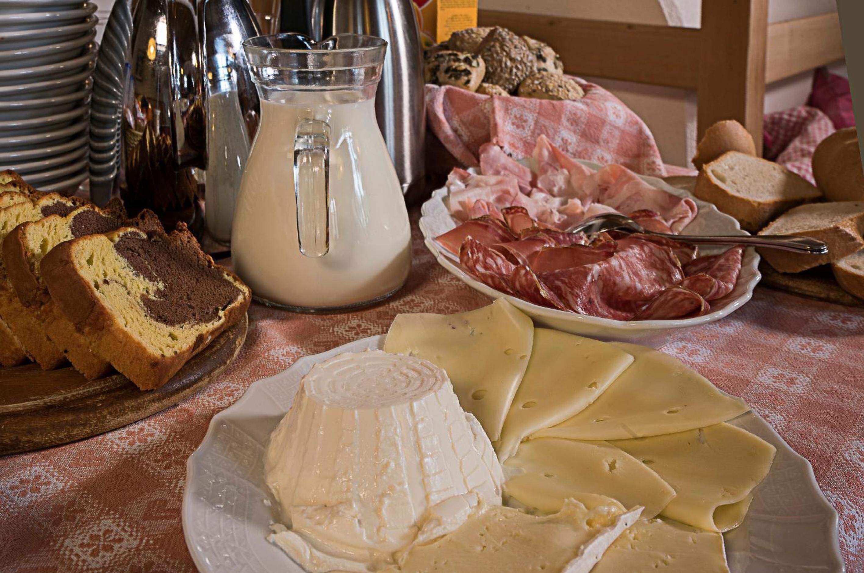 breakfast, lunch, dinner served; italian cuisine