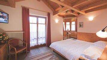 Doppel- oder Zweibettzimmer, Balkon, Bergblick