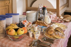 Breakfast, lunch and dinner served - Waldheim Belvedere (Bressanone)