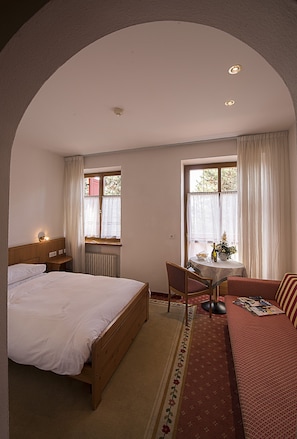 Frette Italian sheets, pillowtop beds, desk, soundproofing