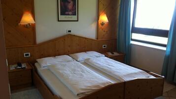 Una cassaforte in camera, culle/letti per bambini (gratuiti)