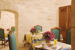 Lunch and dinner served, French cuisine