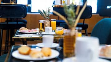 Daily buffet breakfast for a fee
