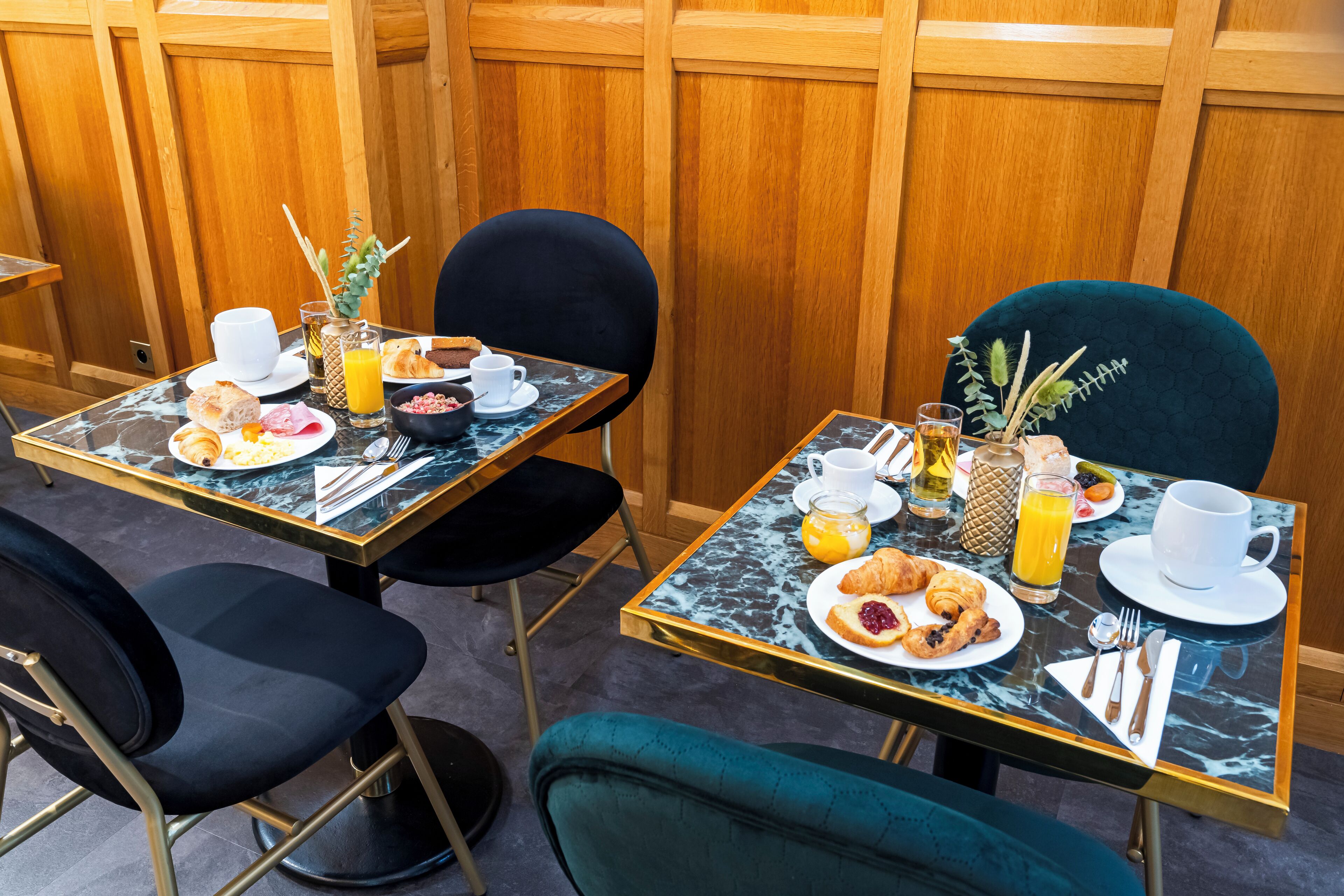 daily buffet breakfast (eur 16 per person)