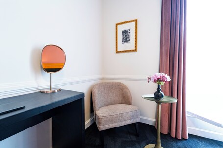 Hotel Le Cercle Tour Eiffel - Image 29