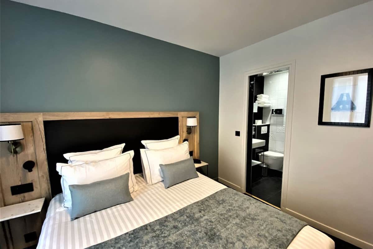 Premium bedding, Tempur-Pedic beds, in-room safe, individually decorated