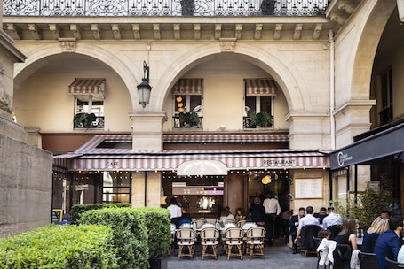 Tägliches kontinentales Frühstück gegen Gebühr. Hôtel de la Tour Eiffel