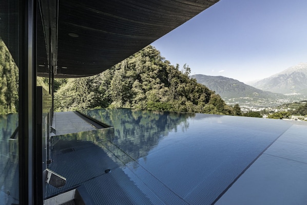 Piscine couverte, piscine extérieure (ouverte en saison)