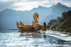 Indoor pool, seasonal outdoor pool, sun loungers - Prinz Rudolf Smarthotel (Merano)