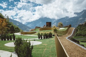 Indoor pool, seasonal outdoor pool, pool loungers - Prinz Rudolf Smarthotel (Merano)