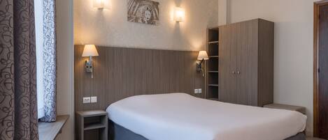 Chambre Double (Double Room Douche) | Coffres-forts dans les chambres, chambres insonorisées, Wi-Fi gratuit