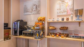 Café da manhã com buffet todos os dias (EUR 14 por pessoa)