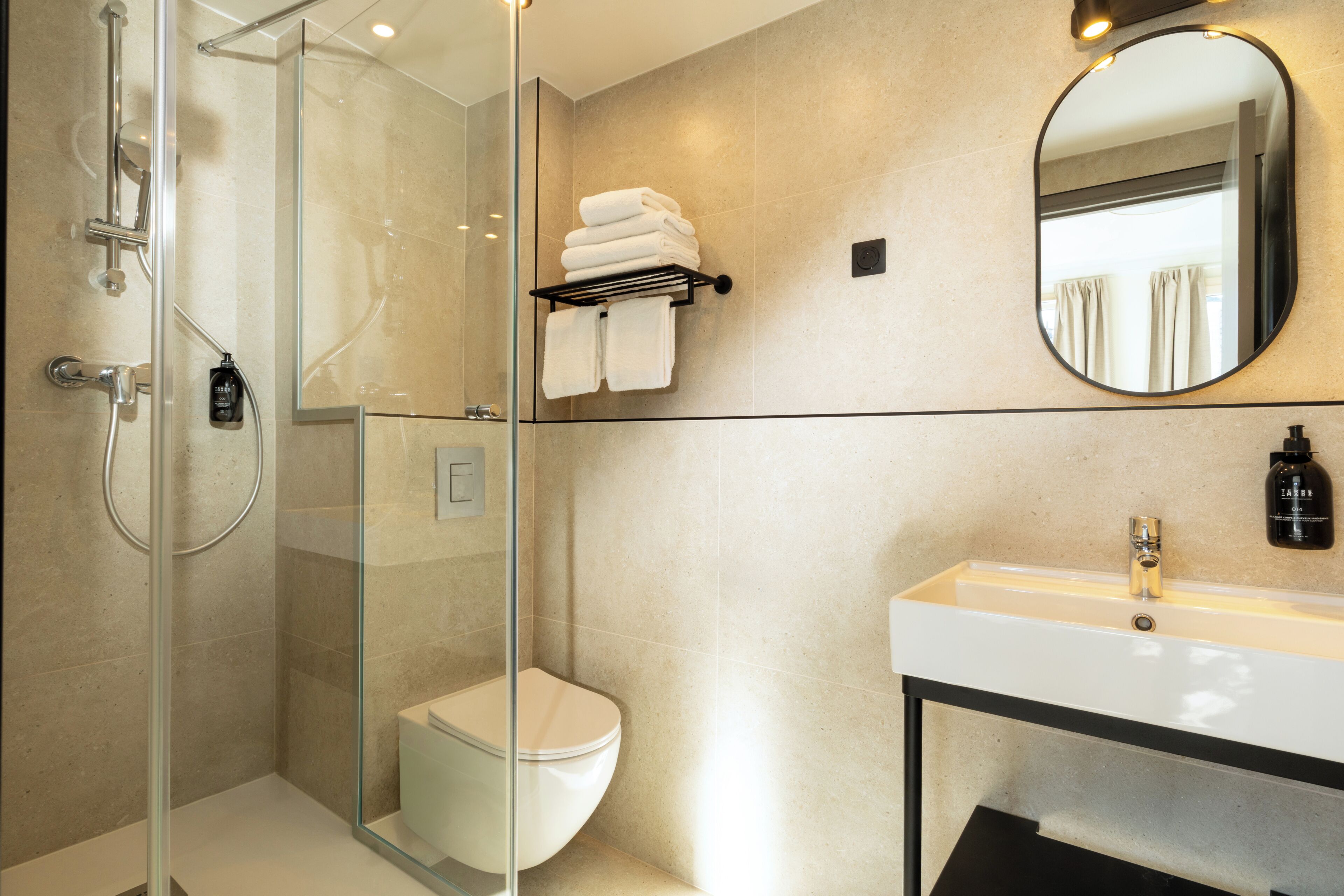 Triple Room | Bathroom | Hair dryer, towels, soap, shampoo