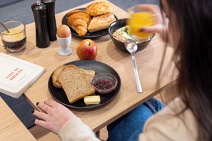 Frokostbuffé hver dag (EUR 15 per person)