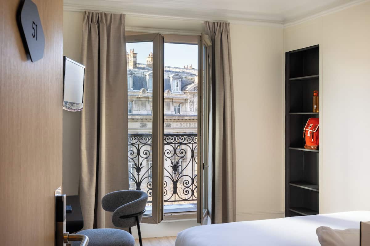 ダブルルーム | デスク、遮光カーテン、防音設備、アイロン / アイロン台