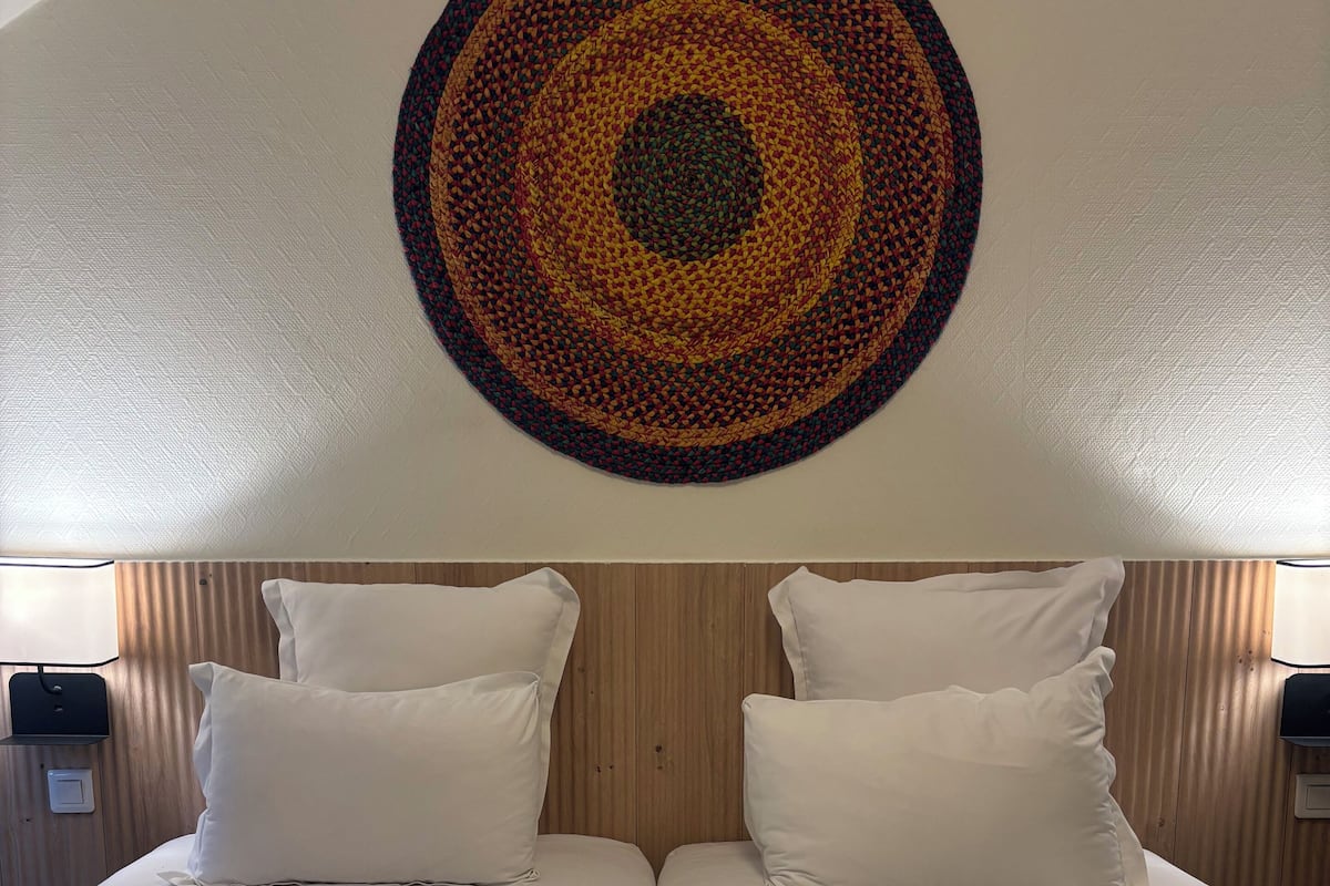 Kamar Twin Standar | Brankas, meja kerja, kedap suara, dan setrika/meja setrika