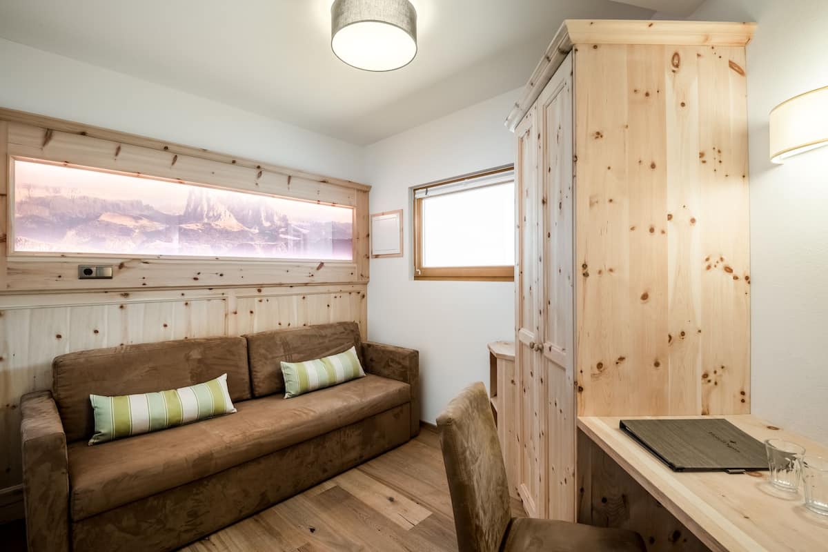 comfort room | living area | 40-inch lcd tv with digital channels, tv