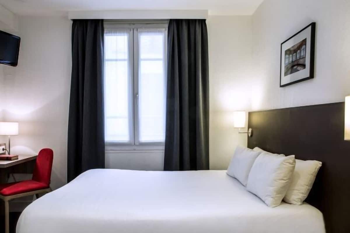 Select Comfort beds, desk, free WiFi