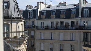 A multi-story building with balconies, large windows, and a classic architectural style. - Local 101 Beaurepaire (Paris)