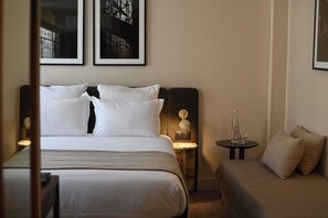 Superior Double Room, Balcony, City View | Hypo-allergenic bedding available, Select Comfort beds, desk - Local 101 Beaurepaire (Paris)