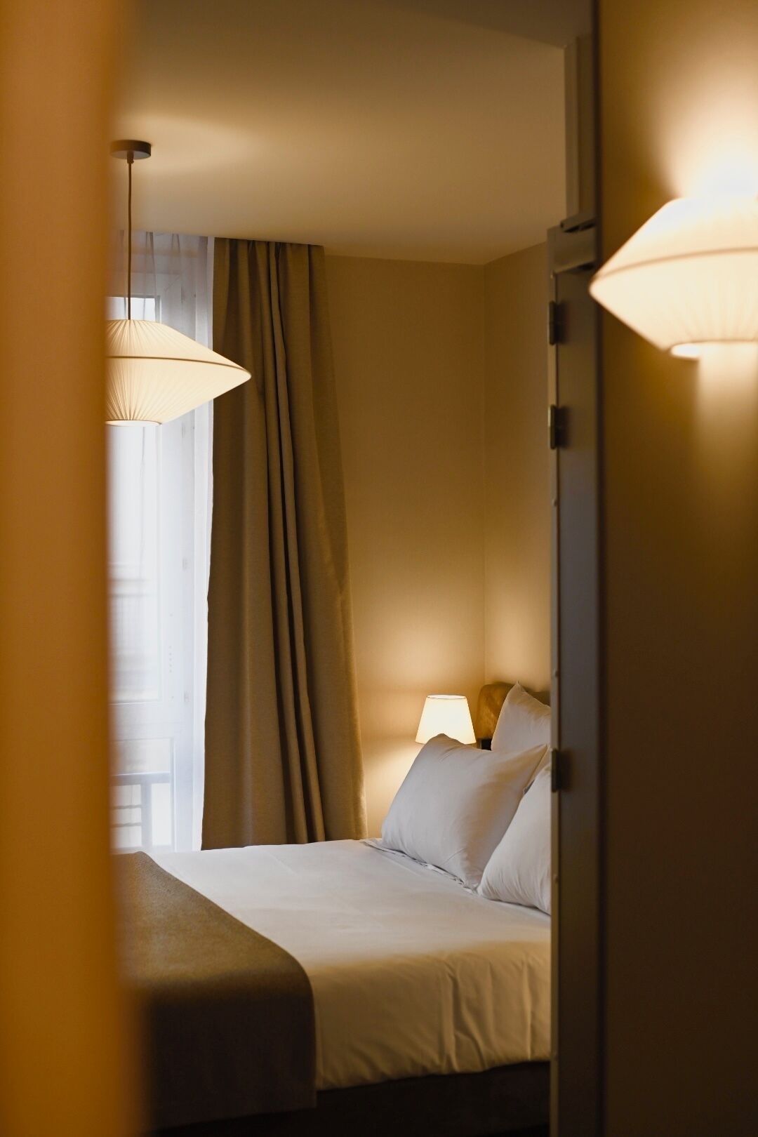 Hypo-allergenic bedding available, Select Comfort beds, desk
