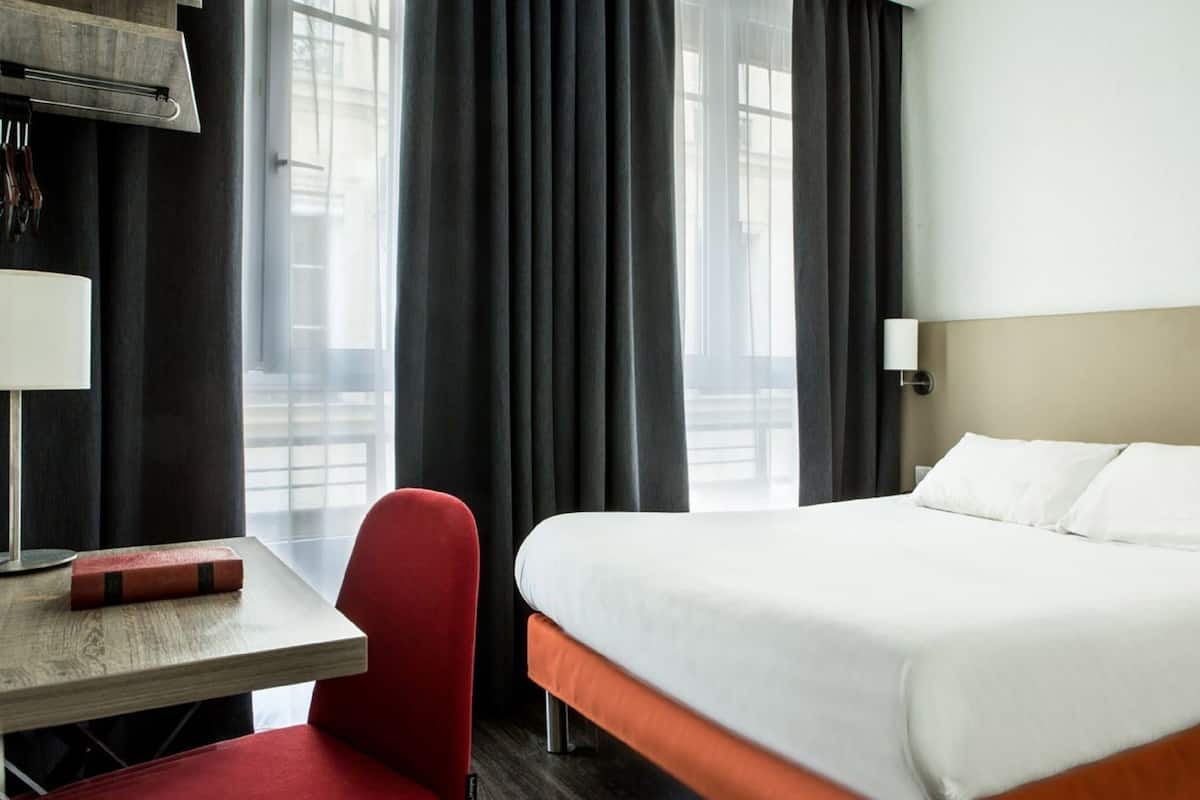 Select Comfort beds, desk, free WiFi