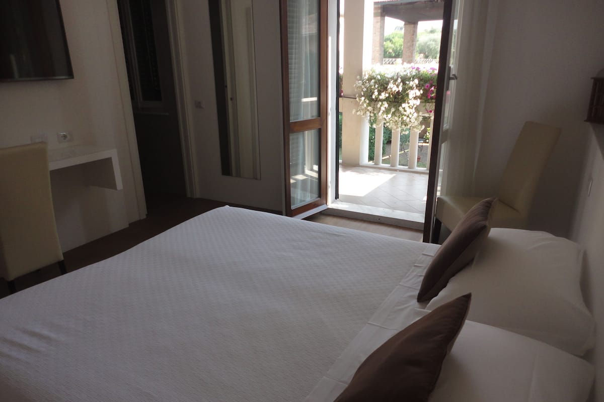 Desk, soundproofing, cots/infant beds, rollaway beds