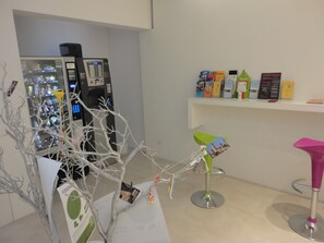 Bar (trong khuôn viên)