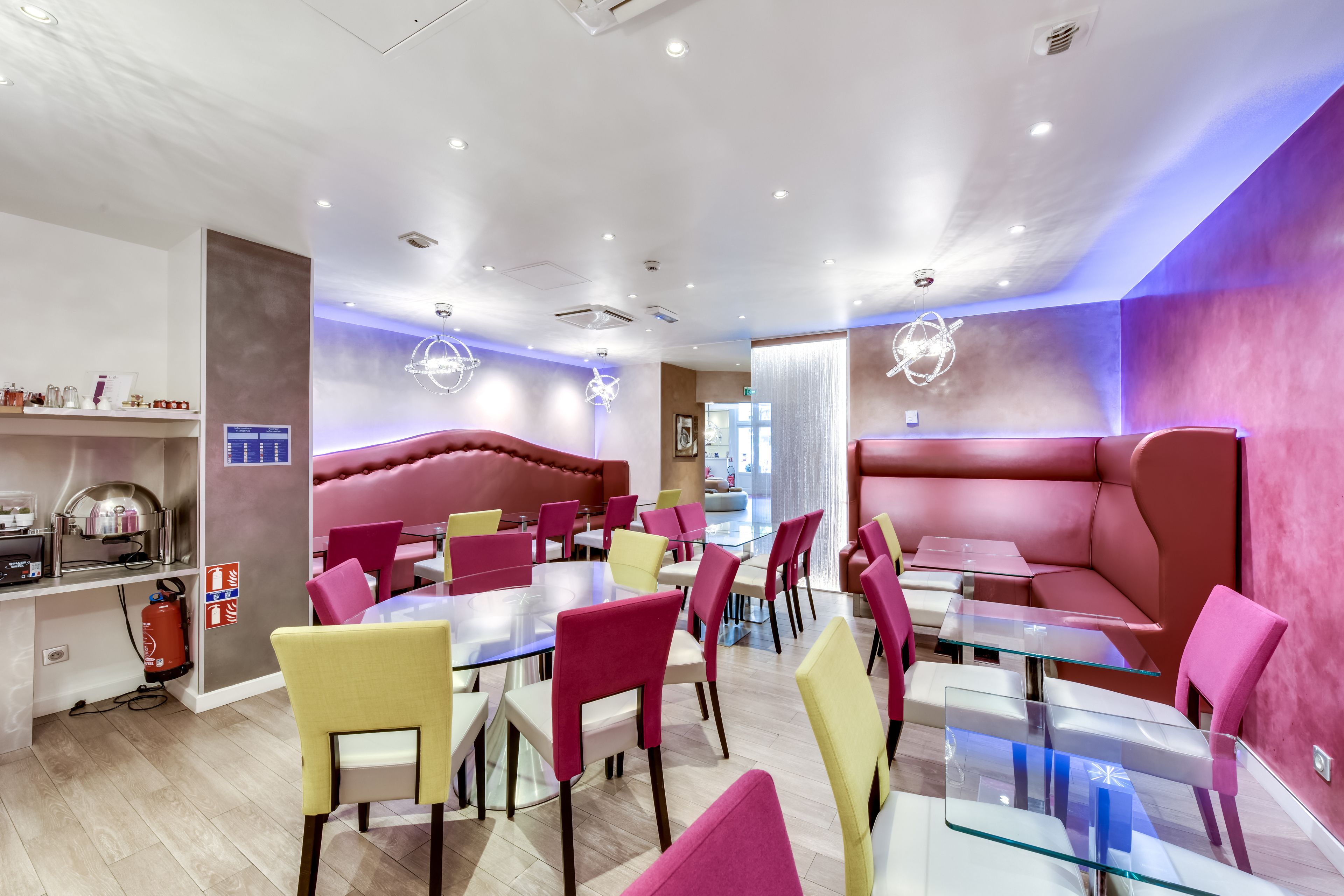 daily buffet breakfast for a fee