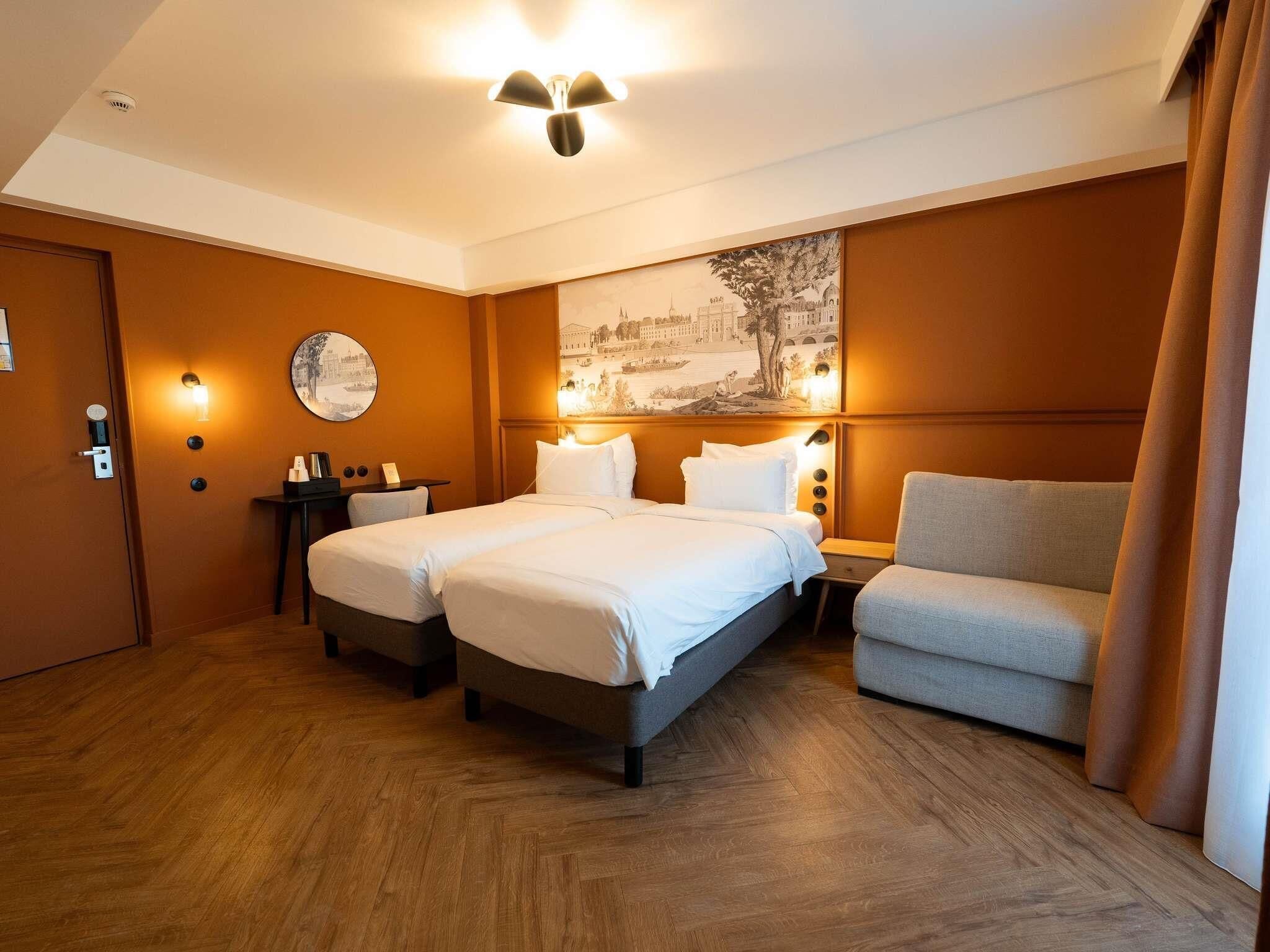 Klassieke Twin kamer, 2 eenpersoonsbedden | Een kluis op de kamer, een bureau, verduisterende gordijnen