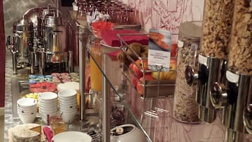 Petit déjeuner buffet servi tous les jours en supplément