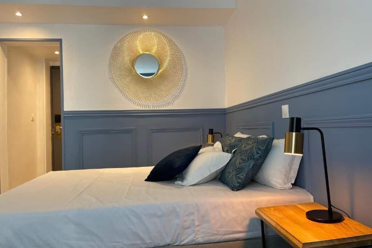 Superior Double Room | Desk, soundproofing, iron/ironing board, free WiFi