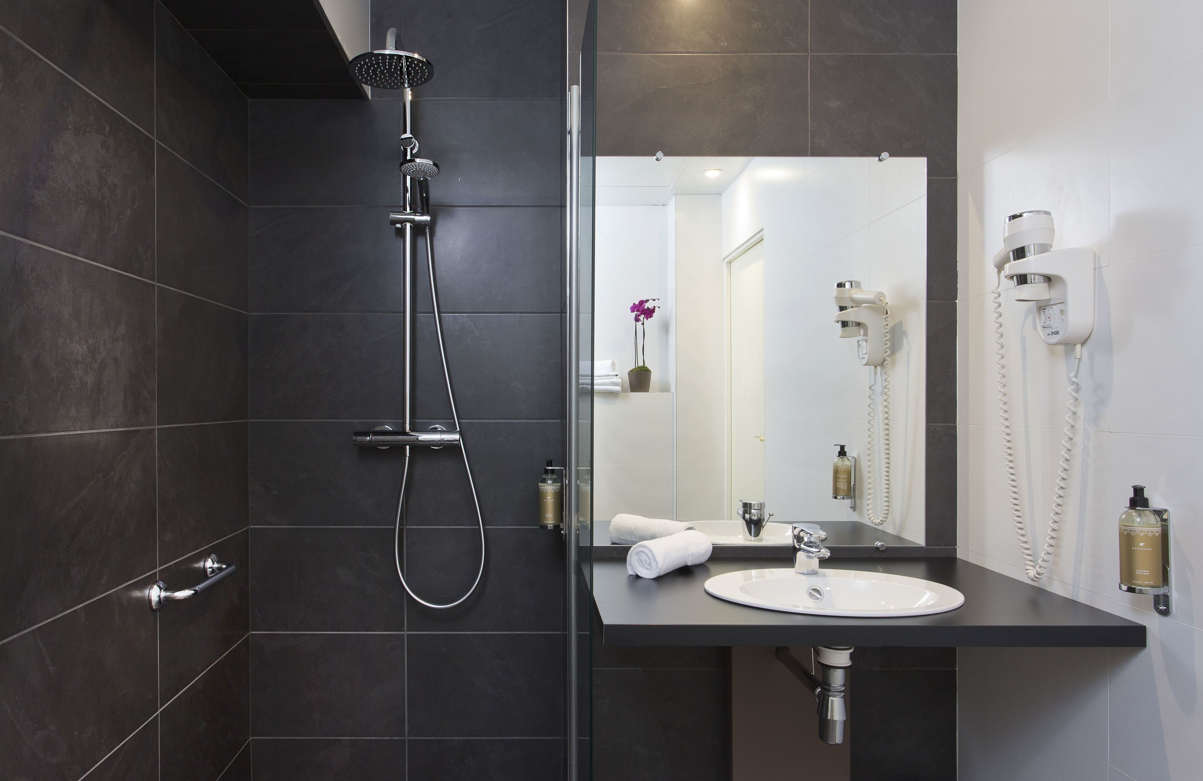 club double room, accessible, ground floor | bathroom | free toiletries, hair dryer, towels, soap