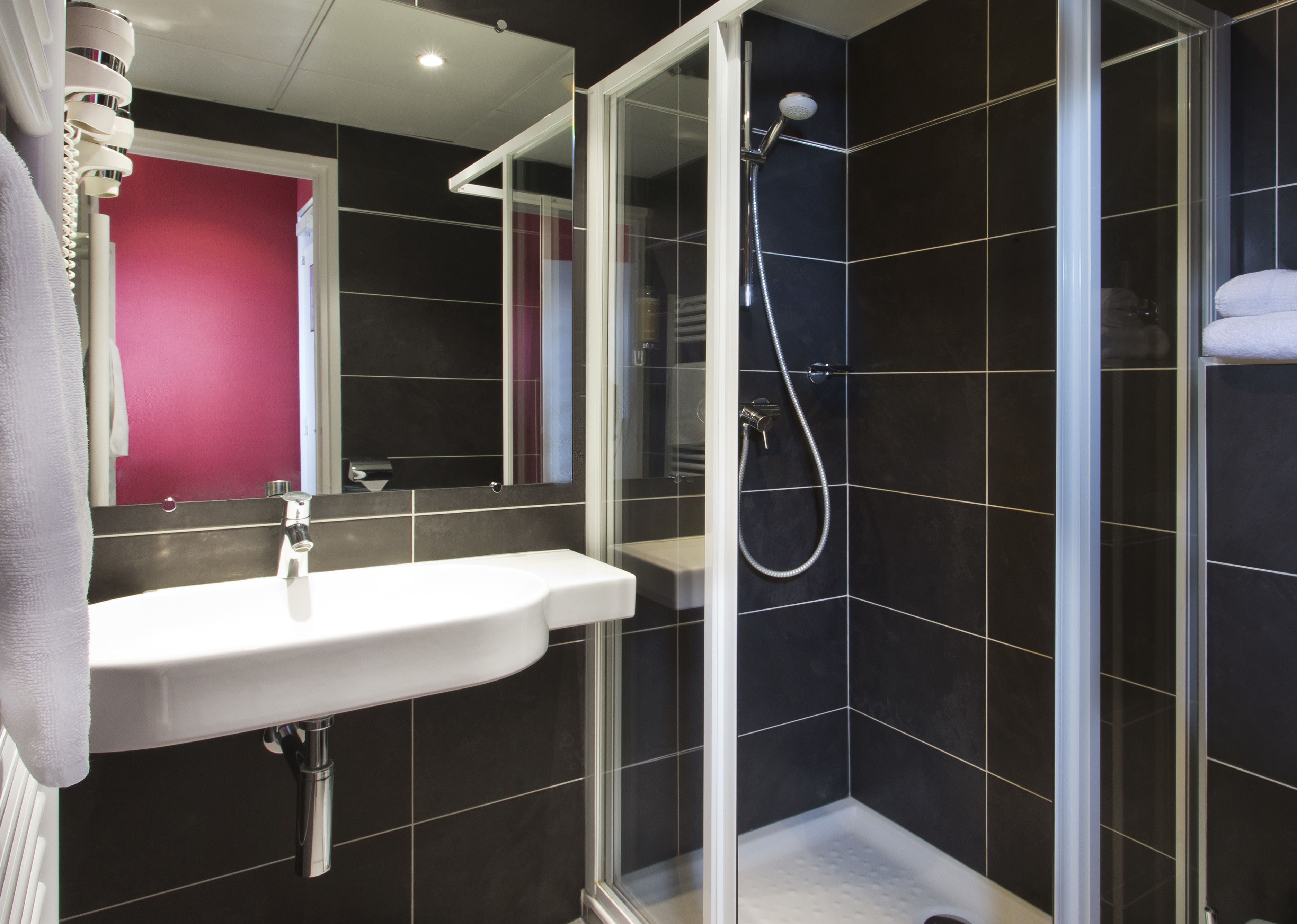 standard single room | bathroom | free toiletries, hair dryer, towels, soap
