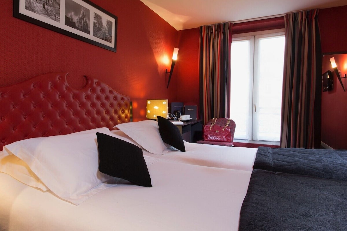 Tomannsrom – superior | Minibar, safe på rommet, skrivebord og strykejern/-brett