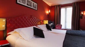 Superior-herbergi fyrir tvo, tvö rúm | Míníbar, öryggishólf í herbergi, skrifborð, straujárn/strauborð