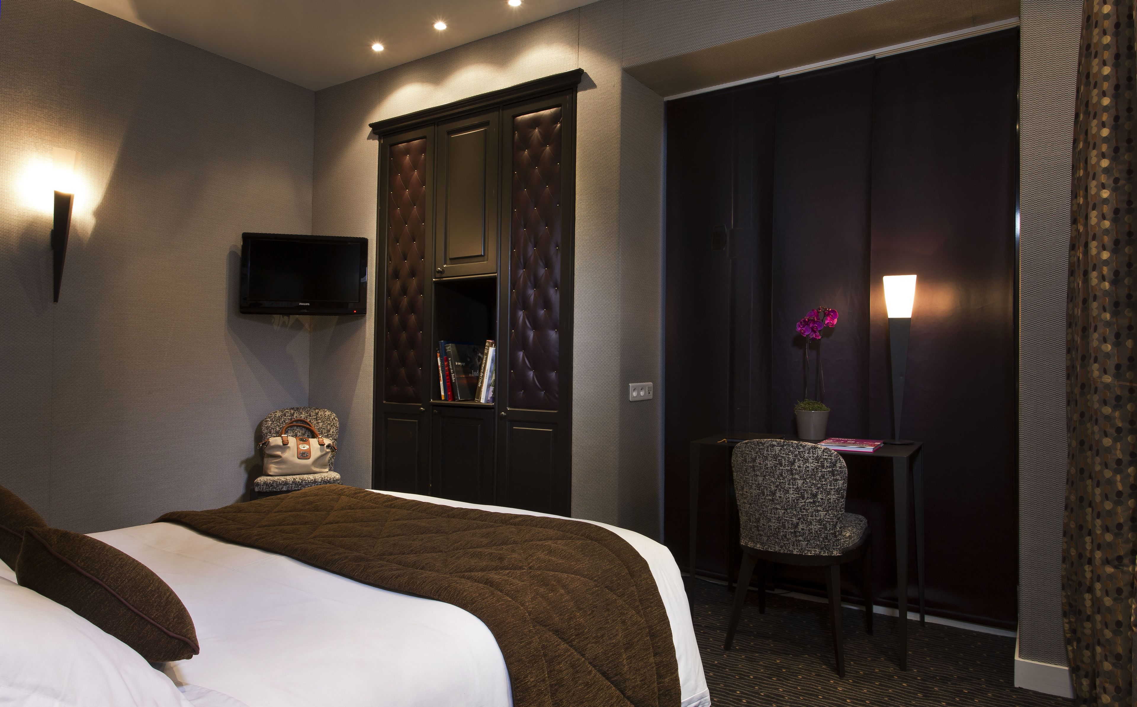 club double room, accessible, ground floor | 1 bedroom, minibar, in-room safe, desk