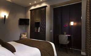 Dobbeltrom – club, tilgjengelighetstilpasset, 1. etasje | Minibar, safe på rommet, skrivebord og strykejern/-brett