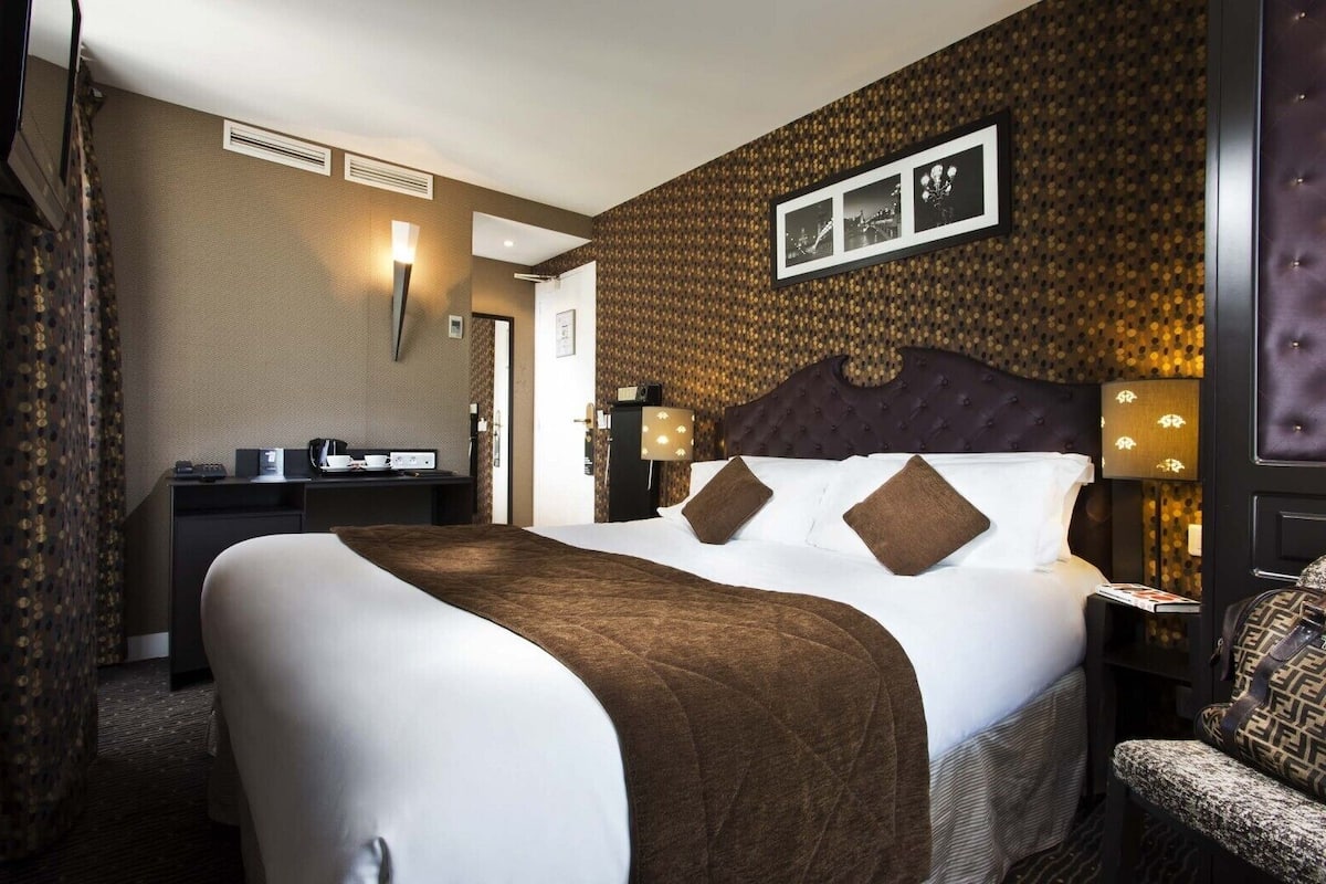 Dobbeltrom – superior | Minibar, safe på rommet, skrivebord og strykejern/-brett