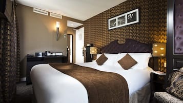 Superior Double Room | Minibar, in-room safe, desk, iron/ironing board