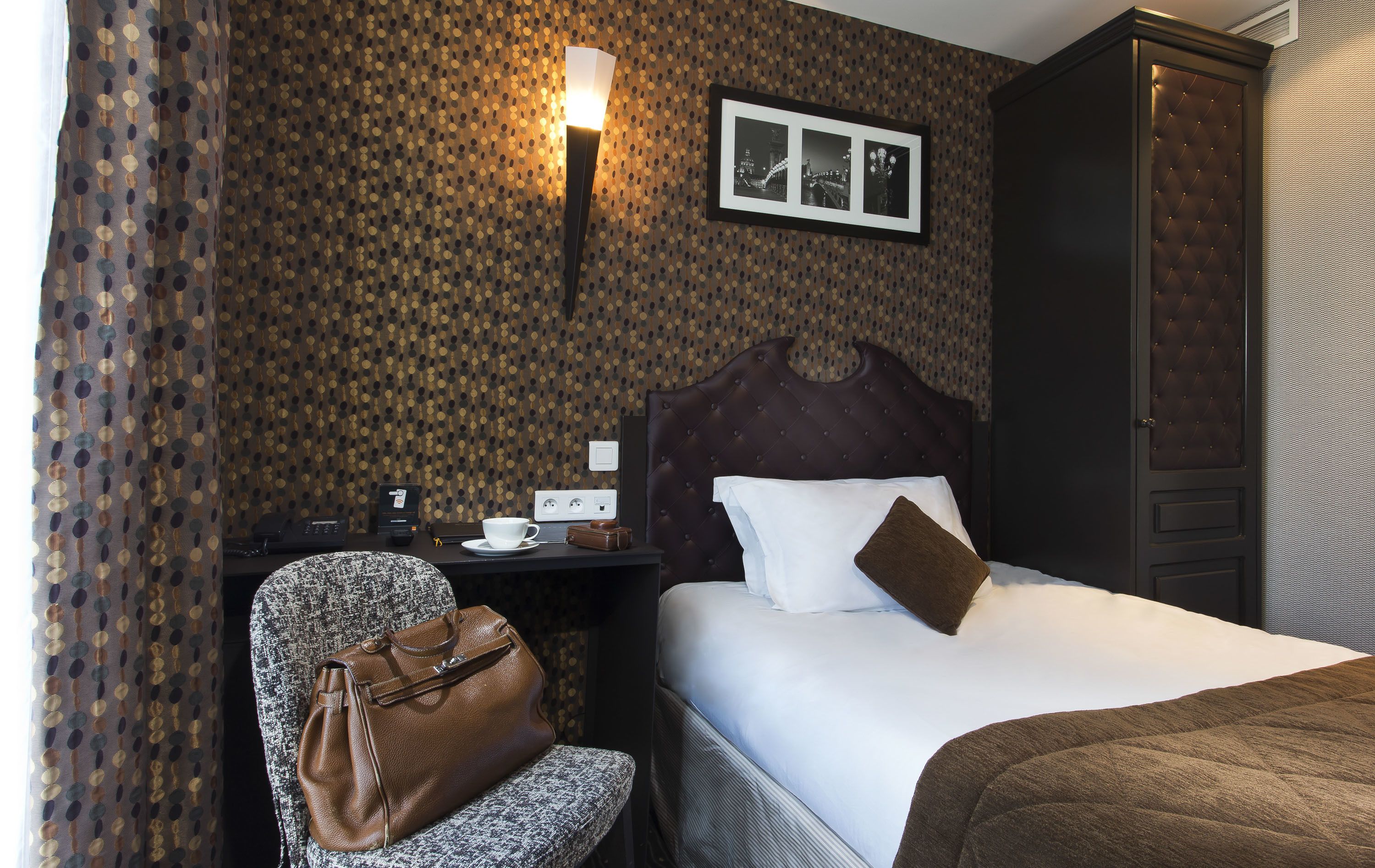 standard single room | 1 bedroom, minibar, in-room safe, desk