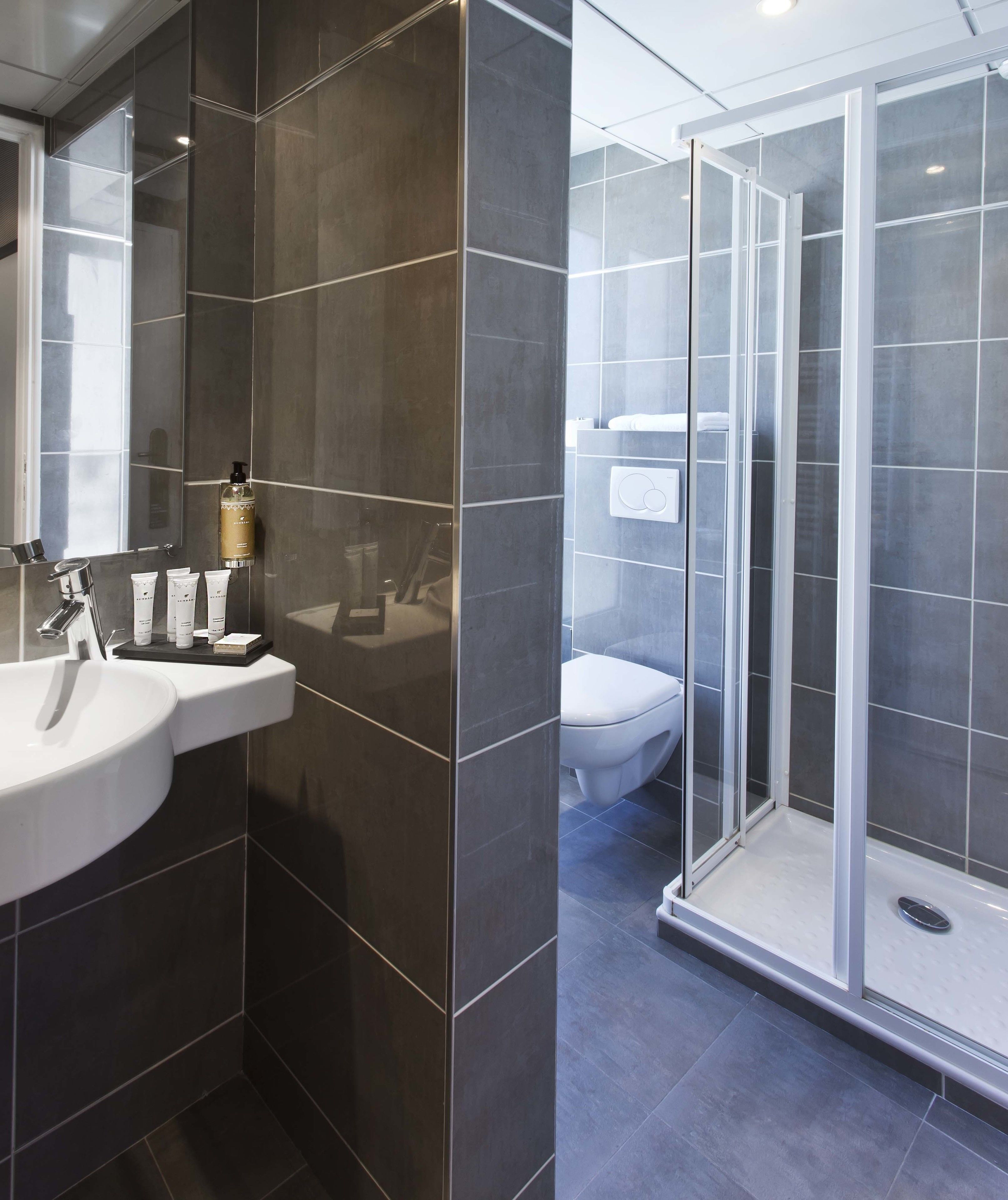 superior double room | bathroom | free toiletries, hair dryer, towels, soap