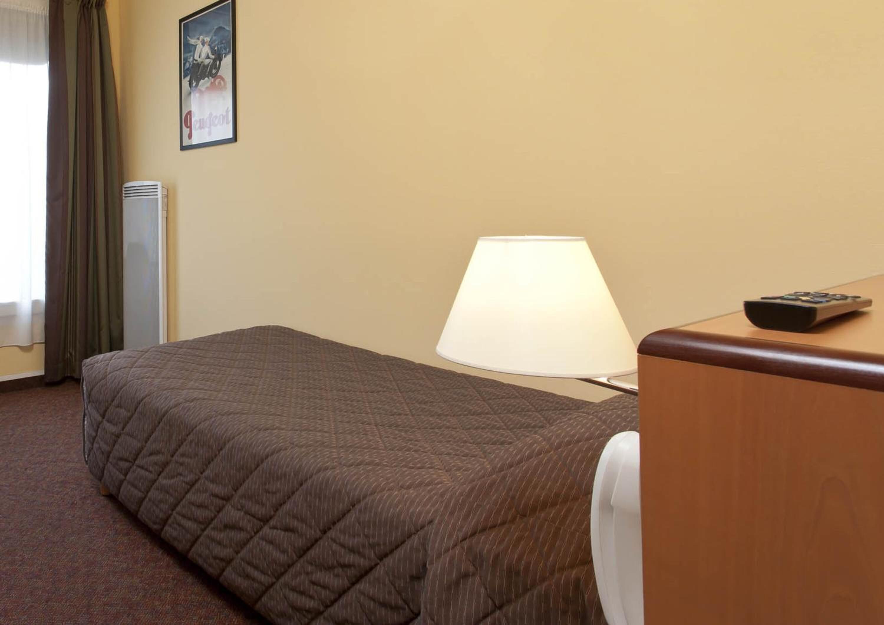in-room safe, desk, soundproofing, free cots/infant beds