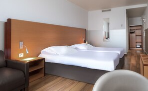 Twin Room (parisienne) | In-room safe, desk, soundproofing, free cots/infant beds - Hôtel du Lion (Paris)