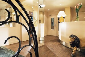 Interior entrance - Hôtel du Lion (Paris)