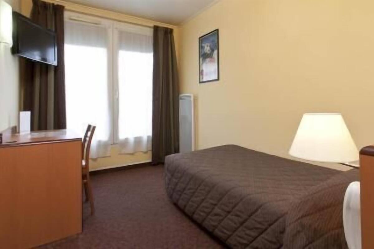 Värdeförvaringsskåp på rummet, skrivbord och ljudisolering