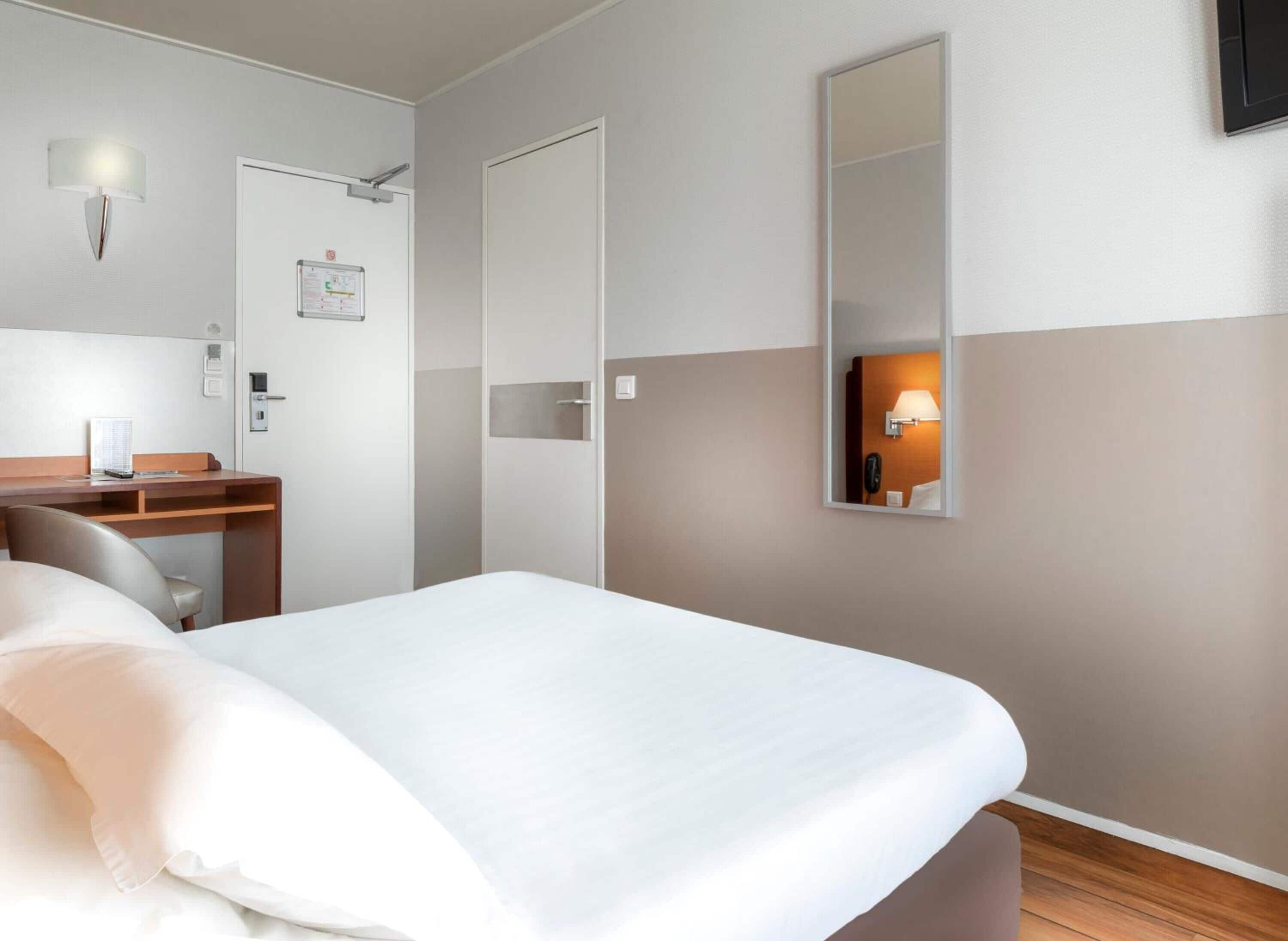 in-room safe, desk, soundproofing, free cots/infant beds