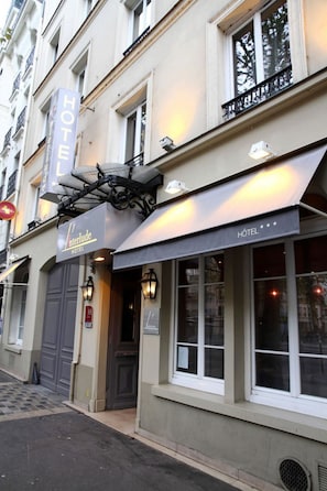 Front of property - Hotel L'Interlude (Paris)